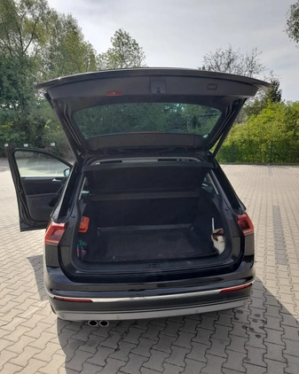 Volkswagen Tiguan cena 92000 przebieg: 105500, rok produkcji 2016 z Pabianice małe 121